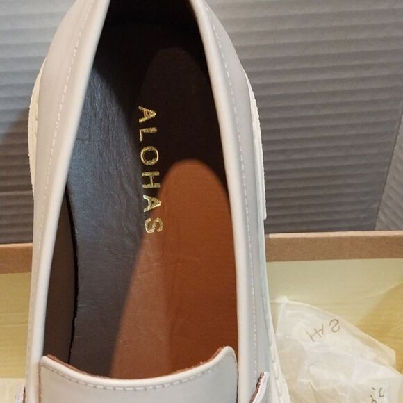 ALOHAS Women\'s Off-White Chunky Loafers....Size 6.5....NEW main image 5
